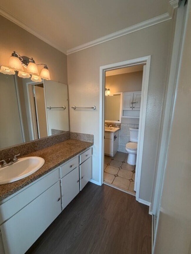 Building Photo - 941 Pinyon Ct