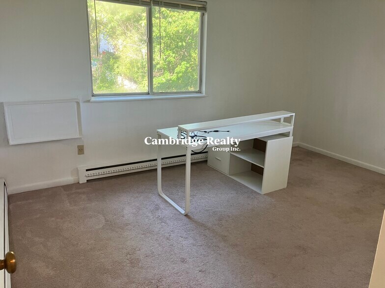 Primary Photo - 42 Belmont St