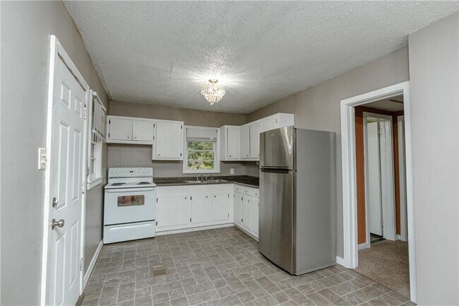 Building Photo - 100 Esplanade Ave