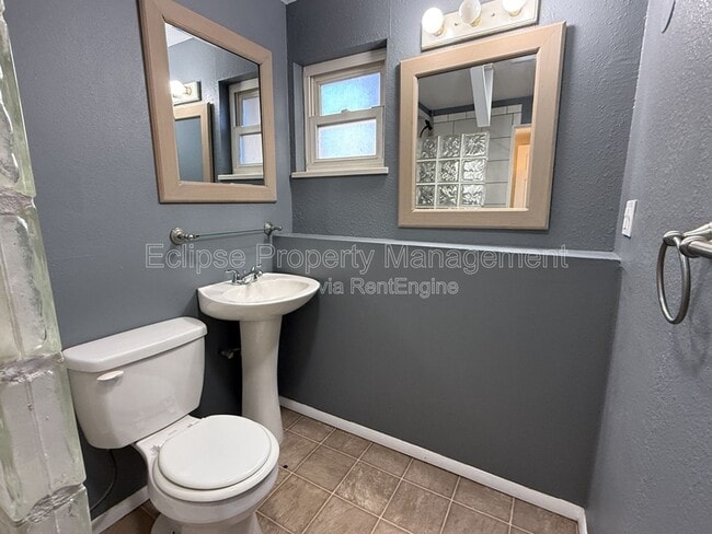 Building Photo - 2810 Bookcliff Ave