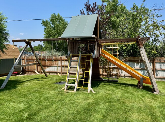 Building Photo - Welcome to your new home in the heart of T...