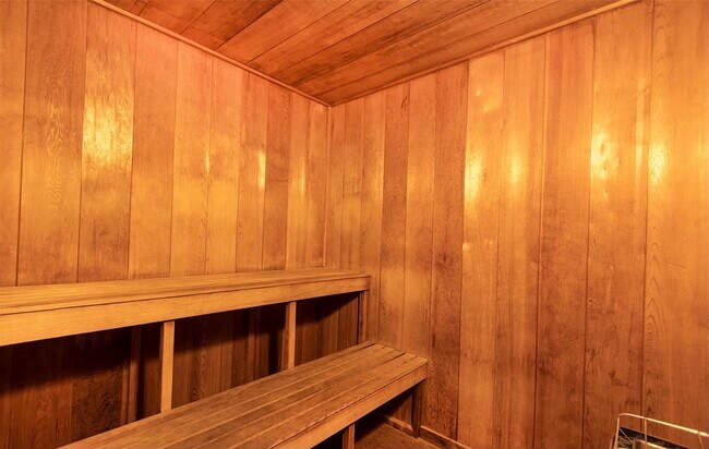 sauna - 322 Aoloa St