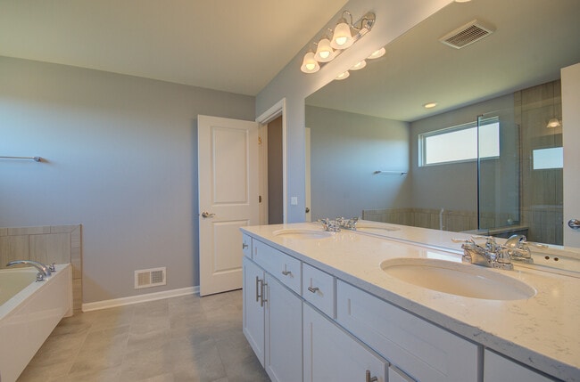 Building Photo - 15728 Brookshore Dr