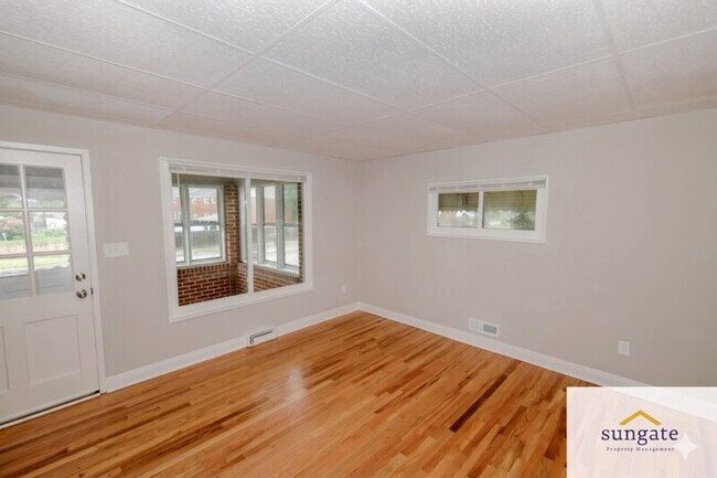 Building Photo - 3 Bedroom Semi-Detached