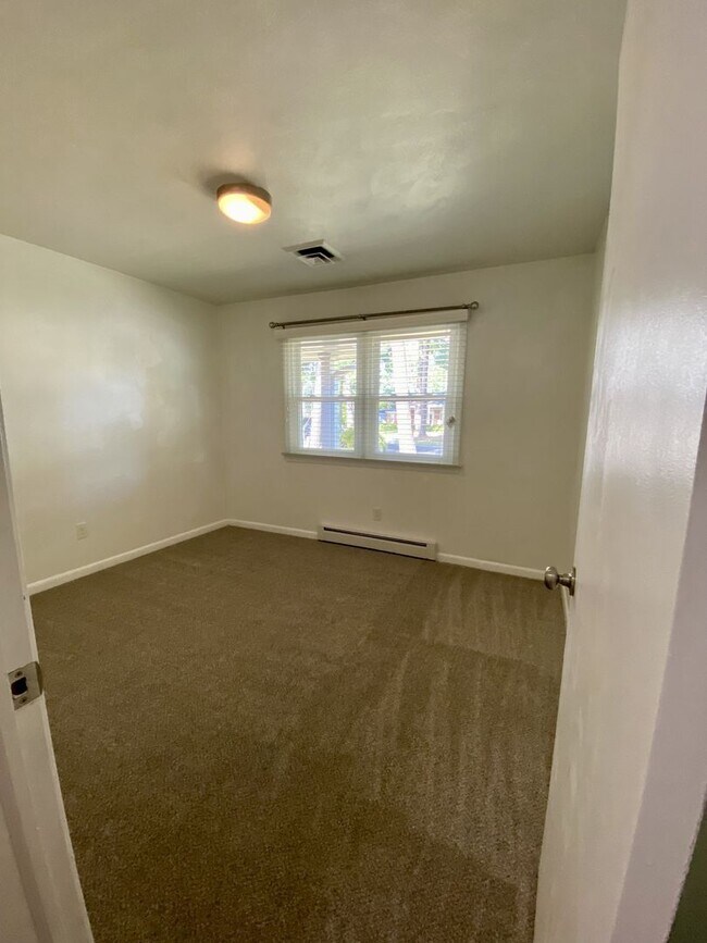 Building Photo - Beautiful Elizabeth River Home