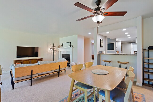 Building Photo - 15512 Country Club Dr