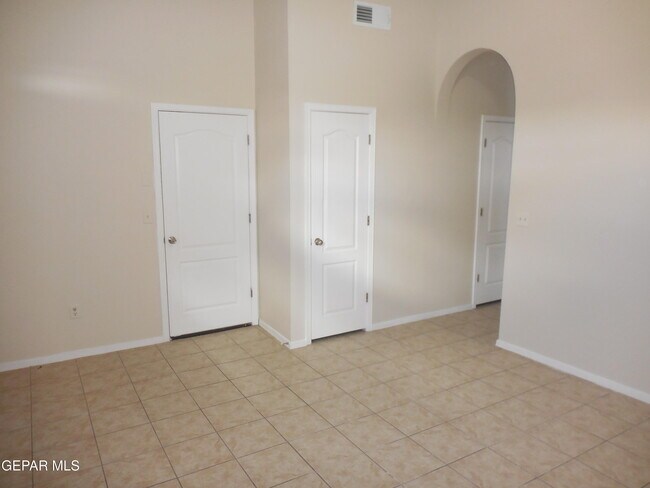 Building Photo - 14741 Calhoun Dr