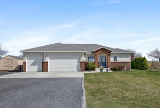 Building Photo - Lakefront Home in Cascade Valley