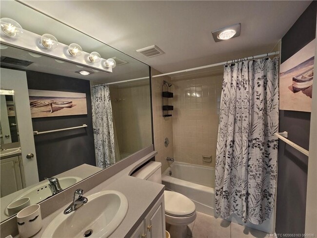Building Photo - 5564 NE Gulfstream Way