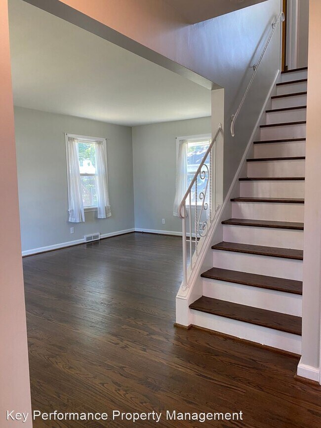 Building Photo - 3 br, 1 bath House - 35 Aragon Ave