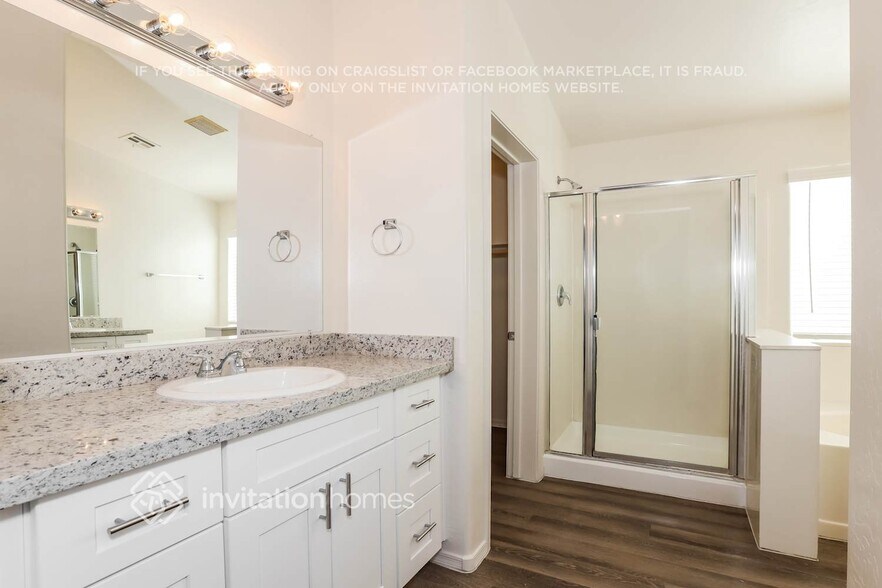 Building Photo - 2546 S 114th Ln