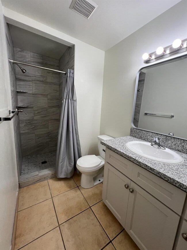 Building Photo - 3344 E Sierra Madre Ave