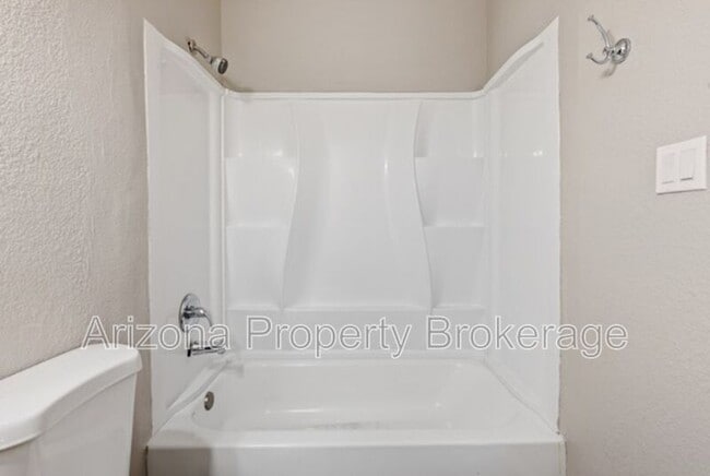 Building Photo - 603 W Rio Salado Pkwy