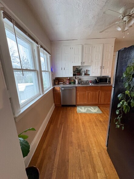 Building Photo - 2172 Edgewood Rd