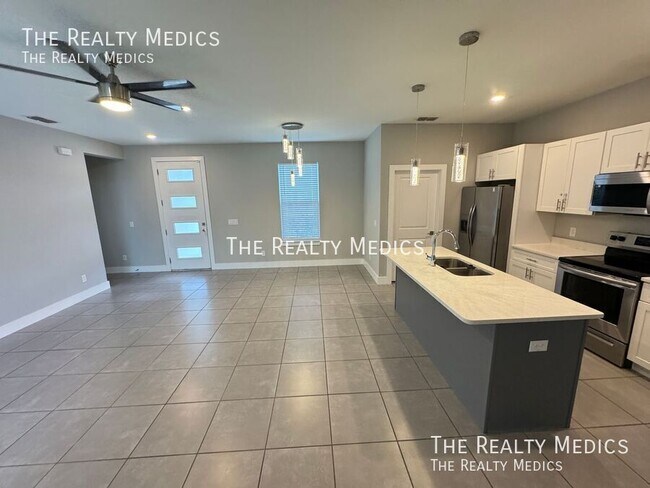 Building Photo - 310 Drum Ct