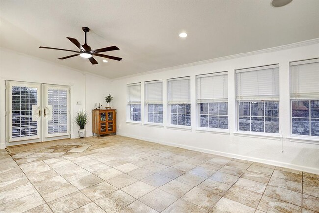 Building Photo - 3409 Lakeside Dr
