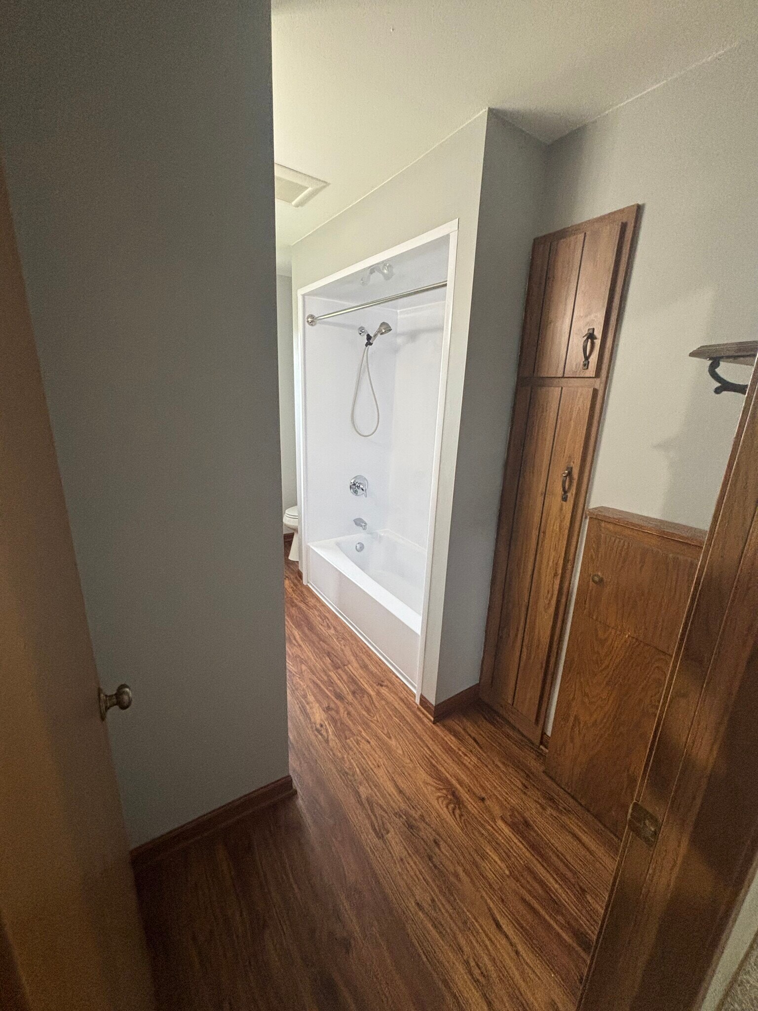 Full bath - 700 E College Ave