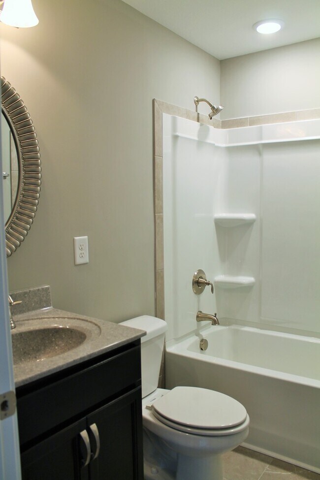 Building Photo - 257 Azalea Dr