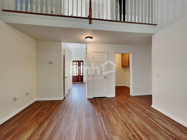 Building Photo - 419 Parallel Dr