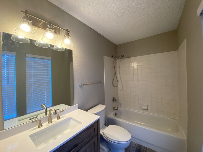 Building Photo - Beautiful 3/2 home in Hunters Mill!