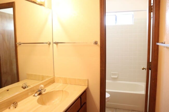 Building Photo - Country Club Estates Home
