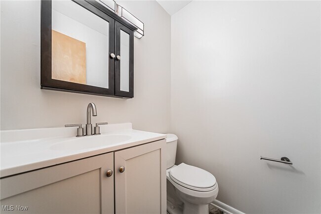 Building Photo - 1682 Mendelssohn Dr