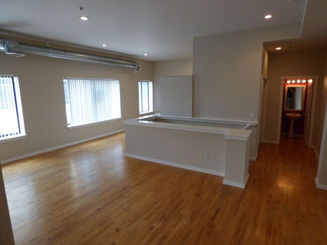 Building Photo - $0 DEPOSIT OPTION. 2 BED 2.5 BATH CONDO AT...