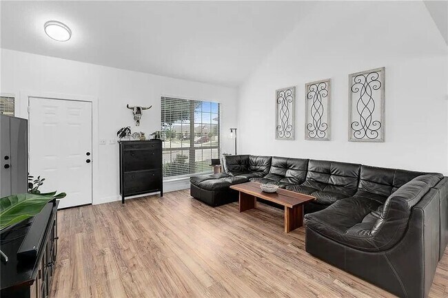 Building Photo - 15010 Parrish Ln
