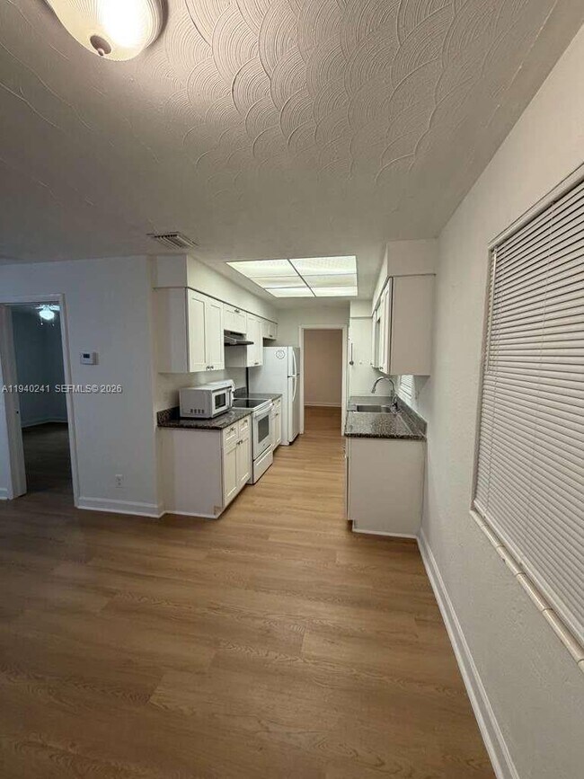 Building Photo - 1221 NW 5th Ave