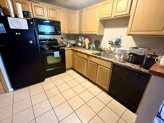 Building Photo - 80 Main St