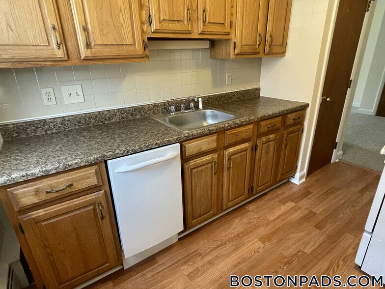 Building Photo - 3 Brattle Dr