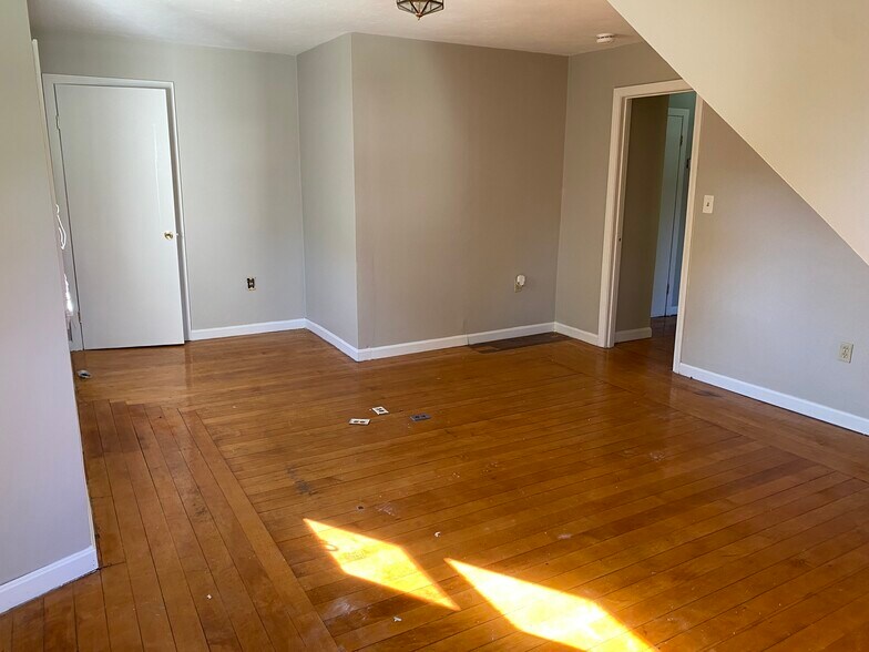 Master bedroom - 157 Highland St