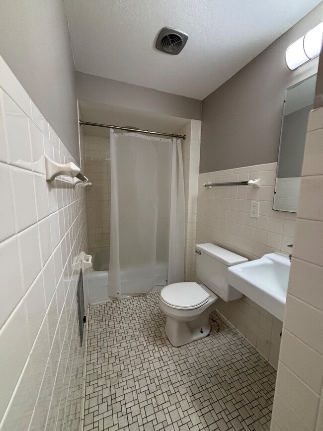 Building Photo - 705 E Center St