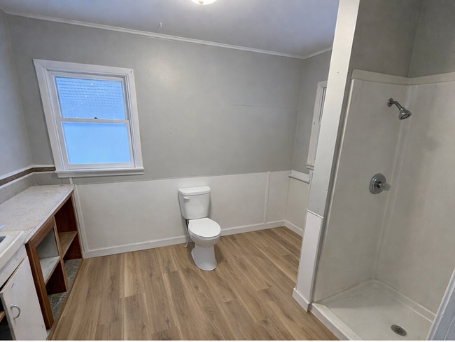 Building Photo - Two bedroom/ Two bath house