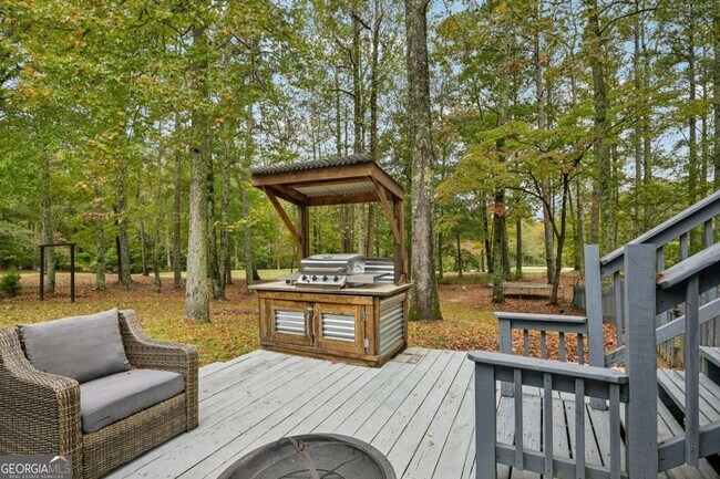 Building Photo - 7379 N Mitchell Ct