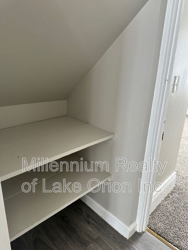 Building Photo - 734 W Oregon St