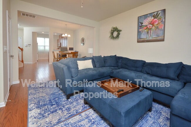 Building Photo - 100 Stratford Lakes Dr