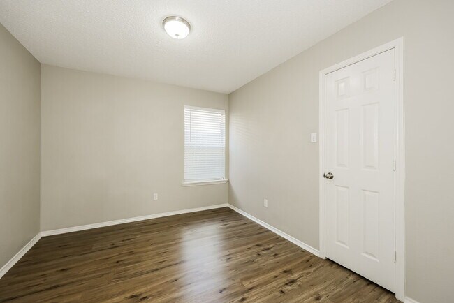 Building Photo - 2213 Whispering Wind St