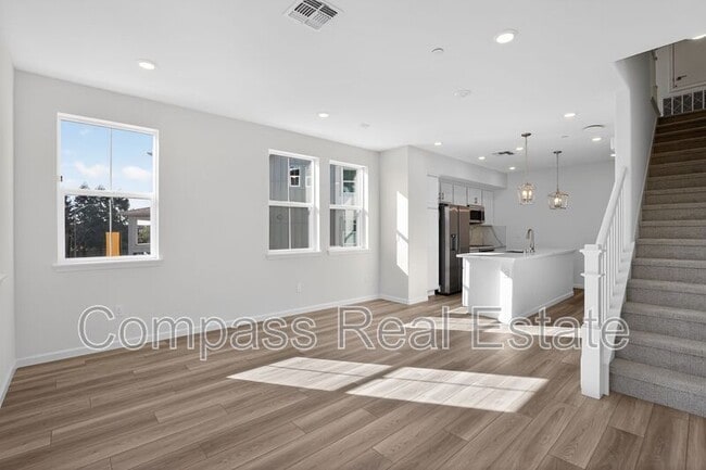 Building Photo - 3814 Norbridge Ave