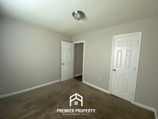 Building Photo - Charming 3BR/2BA Memphis Home with Vaulted Ceilings & Hardwood Floors!