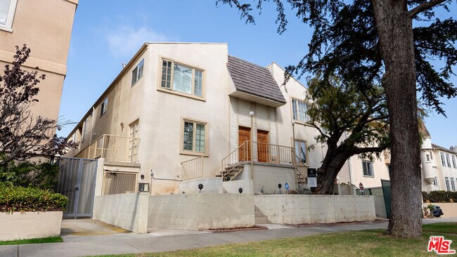 Building Photo - 943 12th St