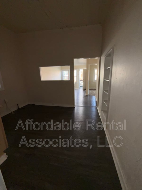 Building Photo - 505 W Maple St