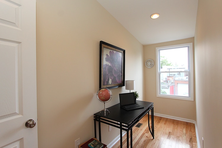 Small Third Bedroom or Office - 1921 Bennett Pl NE