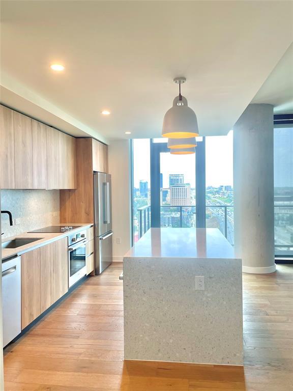 Building Photo - 84 East Ave