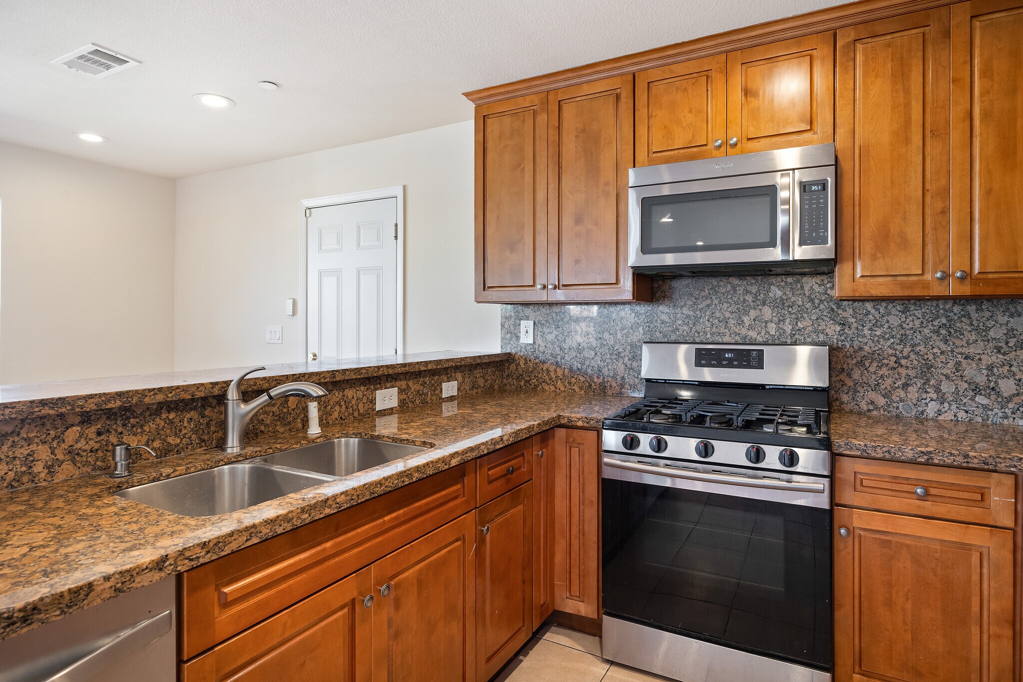 Building Photo - 3910 San Carlos Way