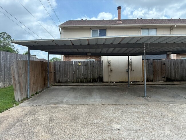 Building Photo - 9200 W Bellfort Ave