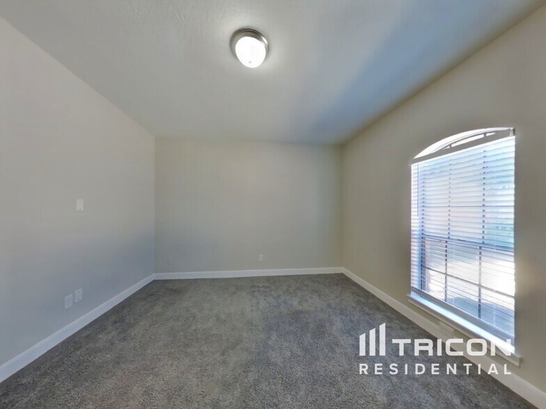 Building Photo - 7411 Las Brisas Dr