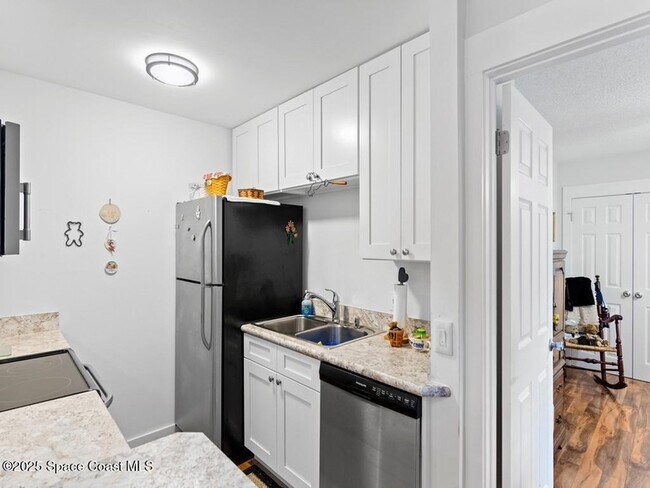 Building Photo - 1150 Breezy Way