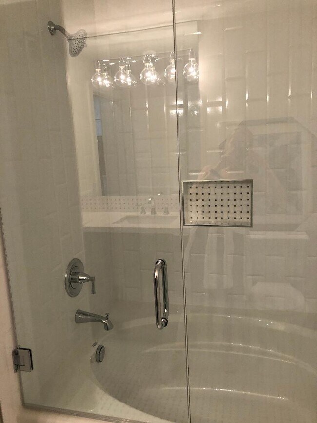 Building Photo - 9905 Baywinds Blvd