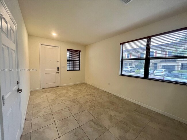 Building Photo - 15000 SW 119th Ln